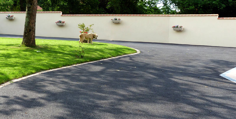 Pose de revêtement voirie parking allée avec Amex Loire Saint Macaire et La Haye Fouassière